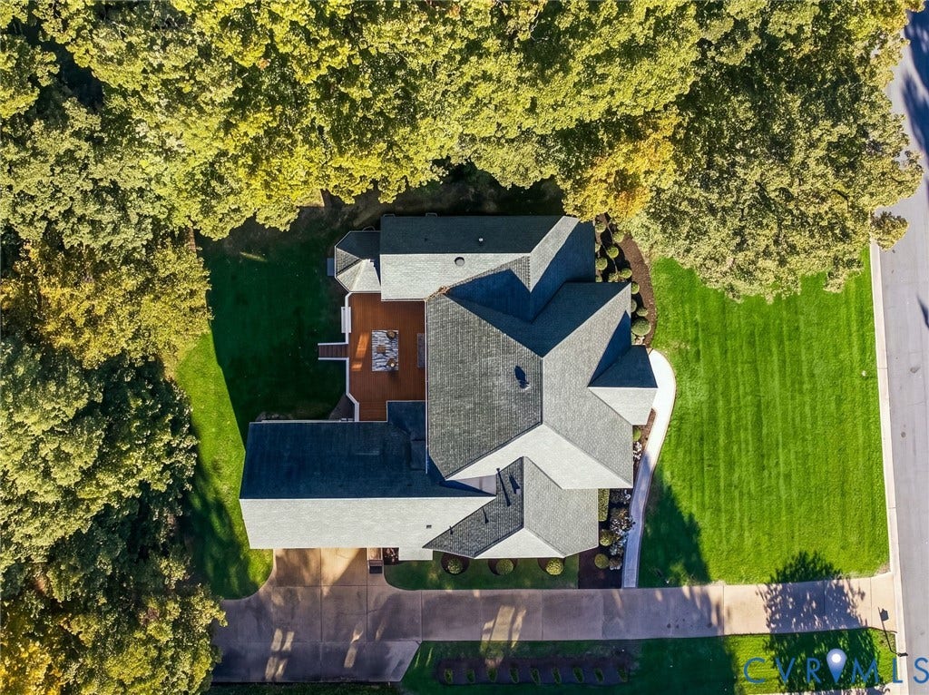 2825 Oak Point Lane, Barrington, Henrico, VA 23233 Picture perfect property with a blend of professional landscaping and established trees.