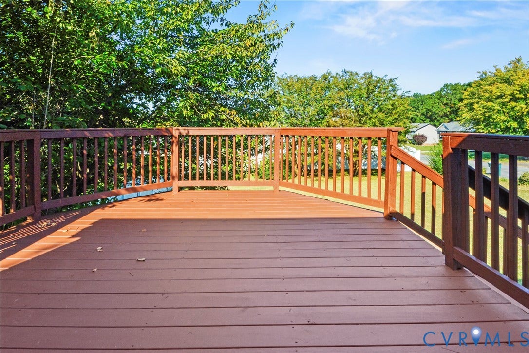 2836 Neale Street, 5-040, Henrico, VA 23223 Spacious outdoor deck with wood-finish decking and railing