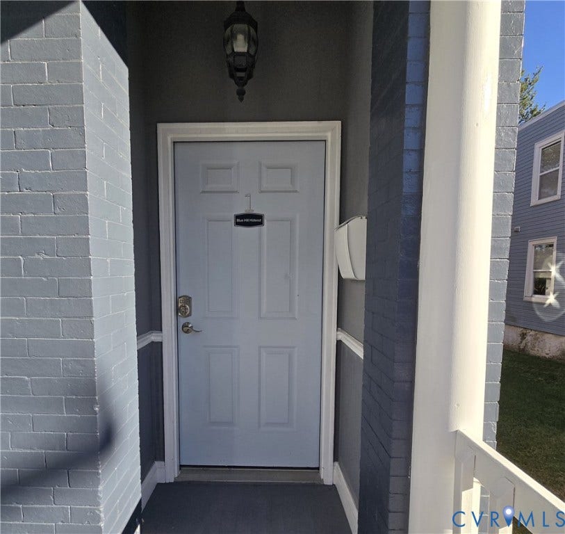 Front Door to 1st floor unit