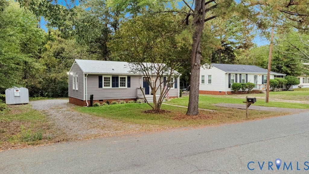 4130 Sprenkle Lane, Wistar Heights, Henrico, VA 23228 Gravel driveway with ample parking