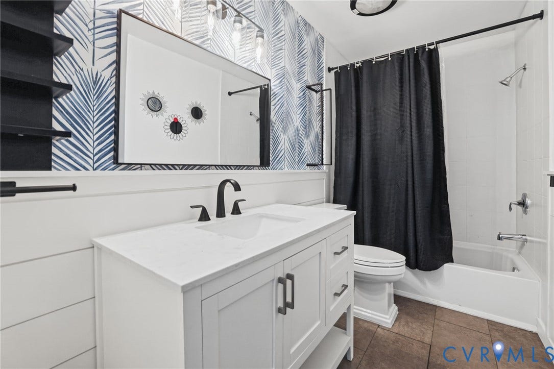 Full Bath - entry from bedroom and hallway