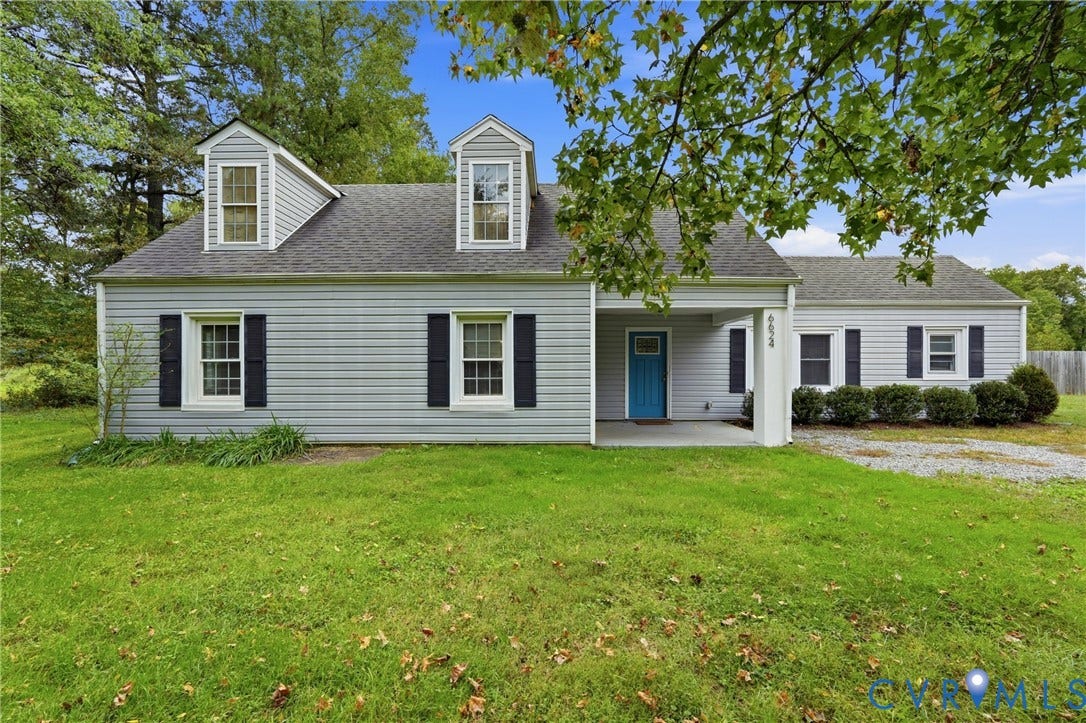 6624 Miller Road, Henrico, VA 23231 Welcoming front porch and large front yard with plenty of room for parking
