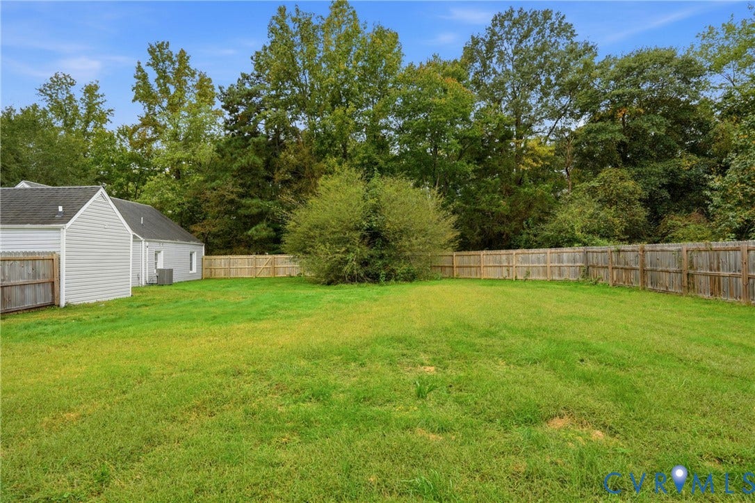 6624 Miller Road, Henrico, VA 23231 Expansive grassy yard with rear privacy fencing and mature trees