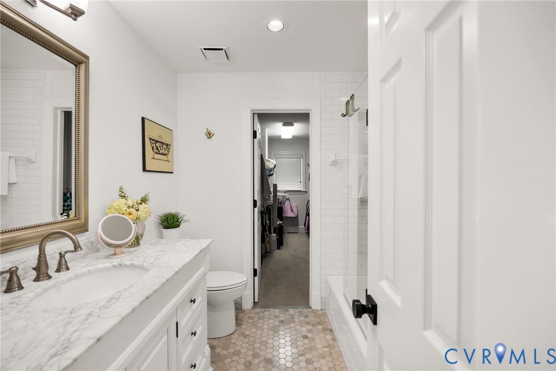 200 Ruggles Place, Tuckahoe, Henrico, VA 23229 Spacious WIC with private make-up vanity