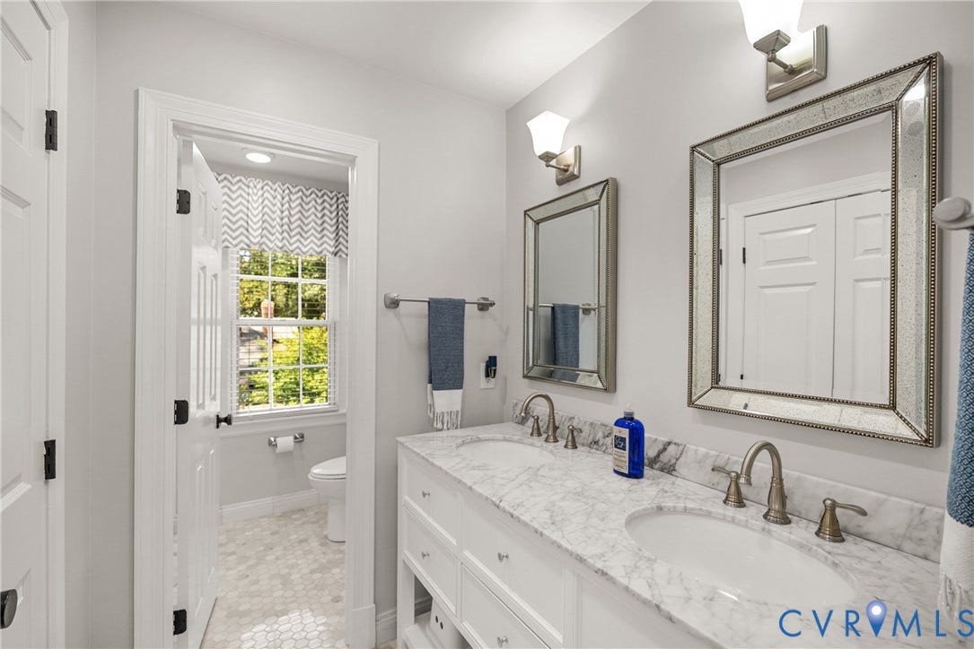 200 Ruggles Place, Tuckahoe, Henrico, VA 23229 Second level hall full bathroom with separate tub /shower