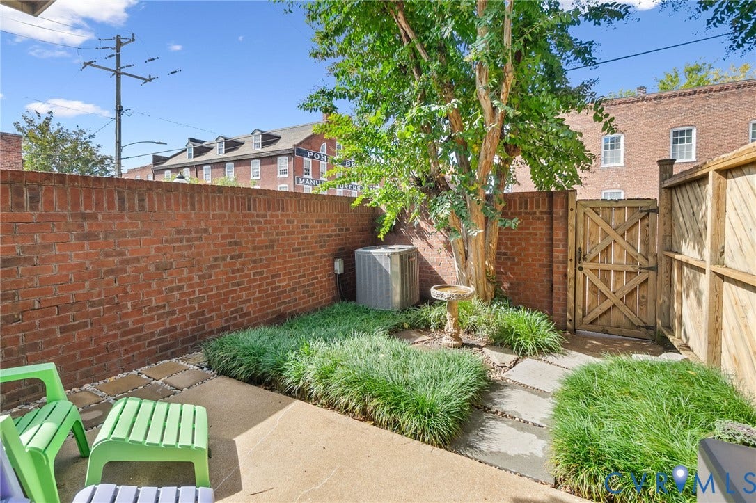 101 N 25th Street, 25th St Townehomes- St John's, Richmond, VA 23223 Yard