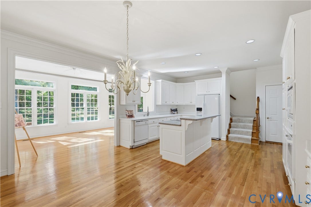 2611 Glenalmond Court, Powhatan, VA 23139 What a great opportunity to personalize and update this amazing kitchen space!