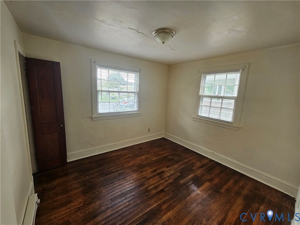 1410 E 18th Street, Richmond, VA 23224 Hardwood flooring, two single-hung windows with blinds, and a built-in light fixture