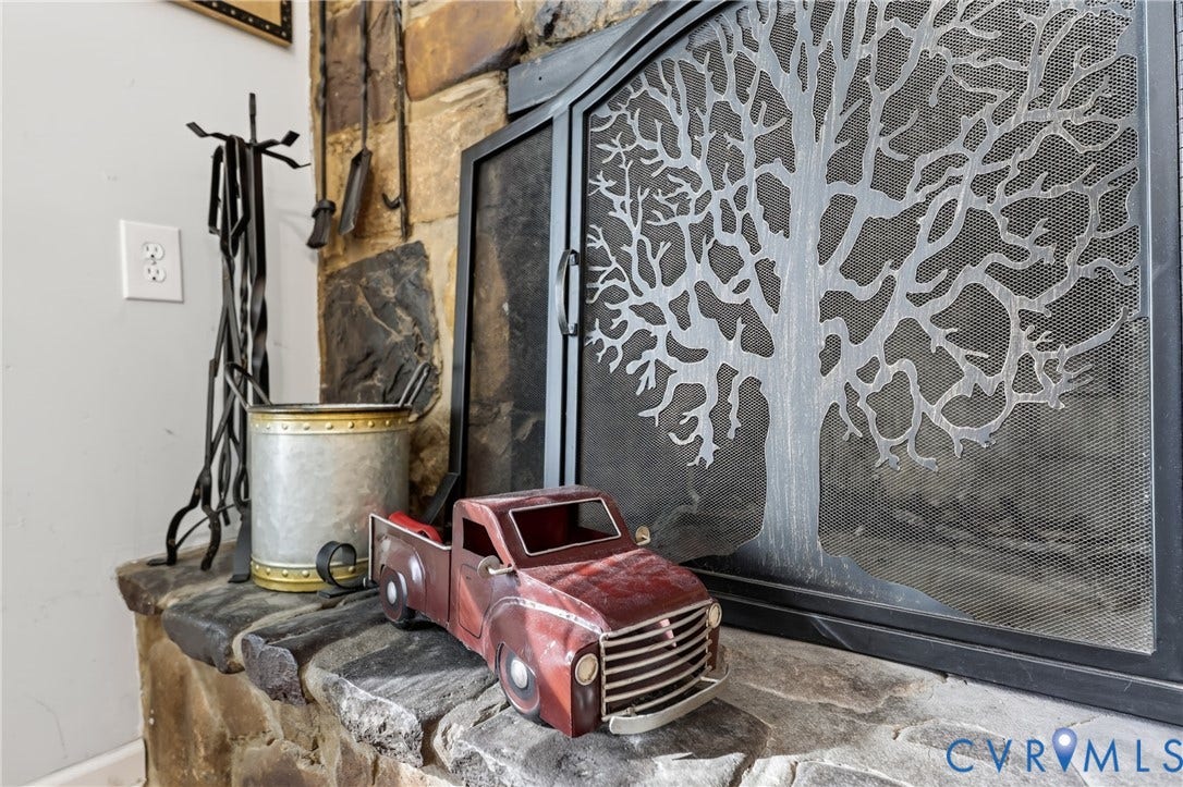 1836 FAIRWAY Drive, #218, Aspen East, Basye, VA 22810 Stone fireplace with a hearth, featuring a decorative metal fireplace screen
