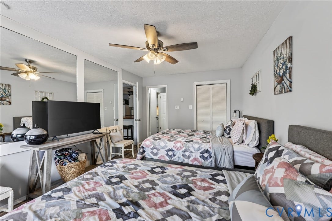 1836 FAIRWAY Drive, #218, Aspen East, Basye, VA 22810 Ceiling fan fixture, mirrored closet doors, paneled interior doors, and wood-finish flooring