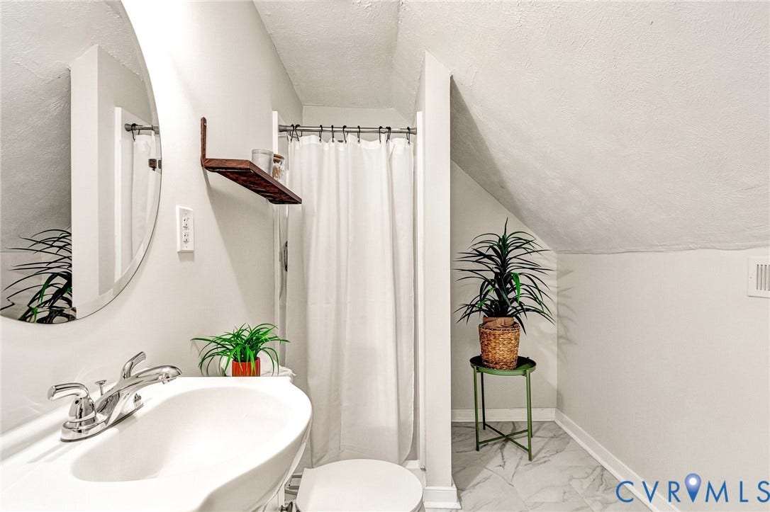 2817 Groveland Avenue, Green Park, Richmond, VA 23222 Pedestal sink with chrome fixtures and an oval mirror