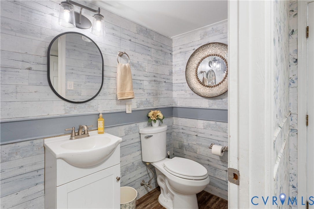 12380 Bienvenue Road, Bowles Acres, Rockville, VA 23146 This full Bathroom is right off the garage entry! Easy shower after working in the garage or playing in the yard!