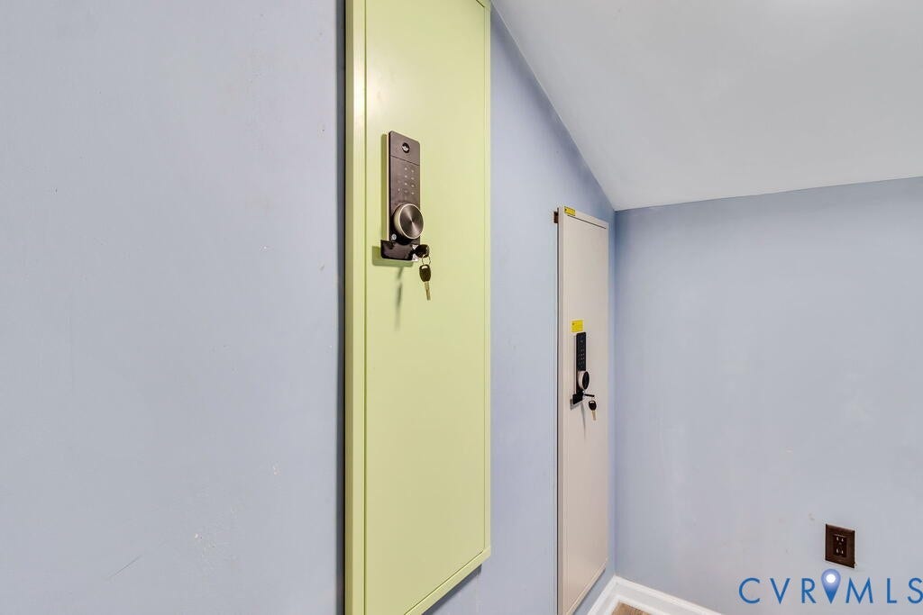 32 2nd Avenue, Kilmarnock, VA 22482 Safe in Guest House
