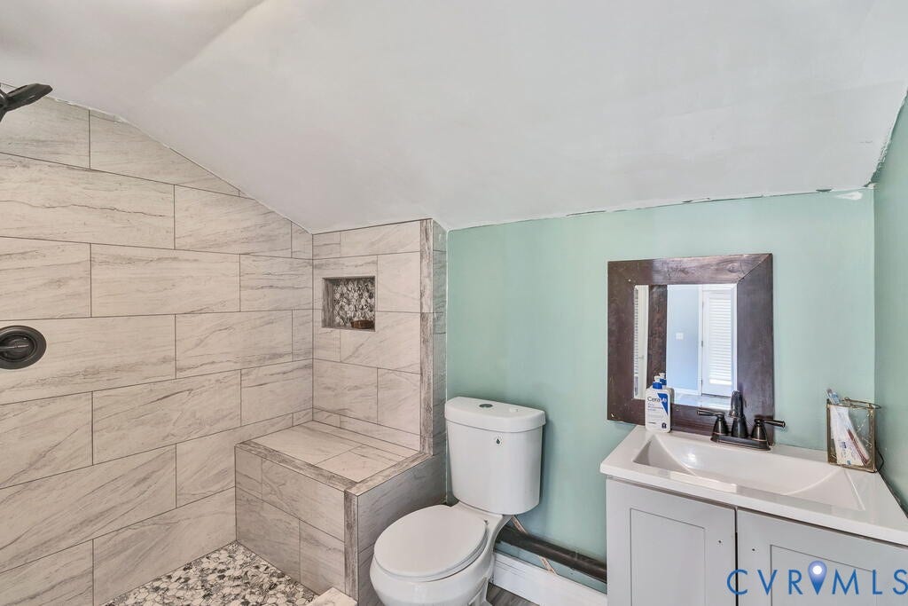 32 2nd Avenue, Kilmarnock, VA 22482 In Guest House