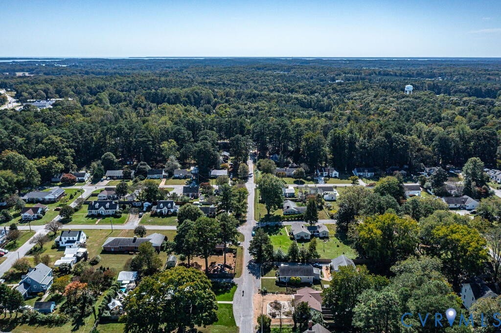 32 2nd Avenue, Kilmarnock, VA 22482 32 2nd Avenue, Kilmarnock, VA 22482