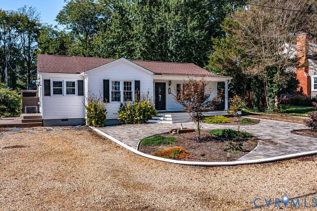 32 2nd Avenue, Kilmarnock, VA 22482 32 2nd Avenue, Kilmarnock, VA 22482