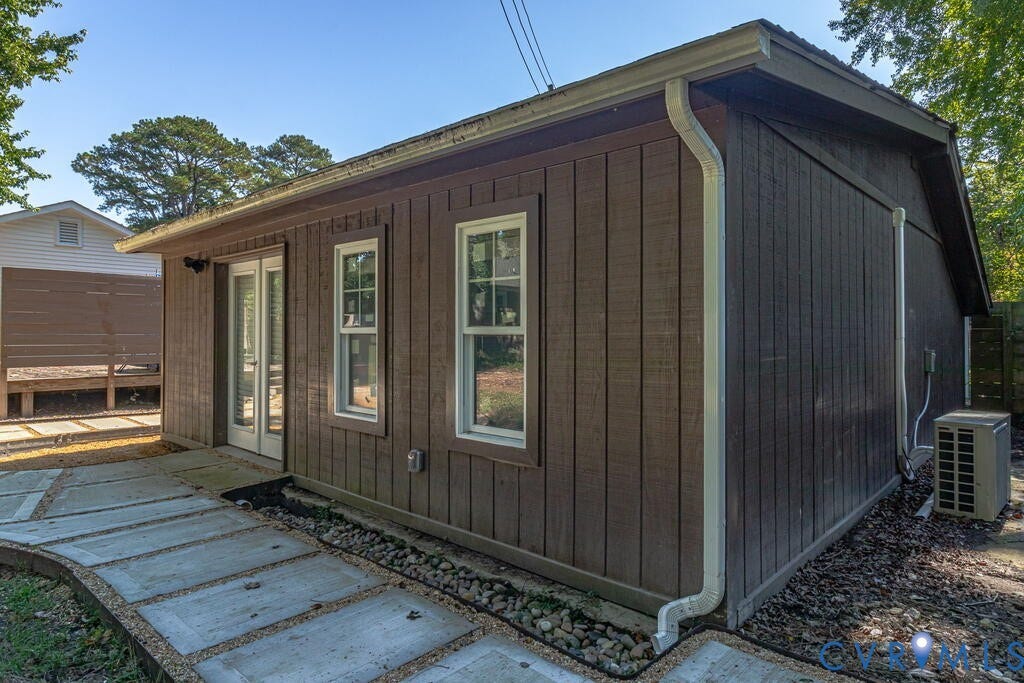 32 2nd Avenue, Kilmarnock, VA 22482 Guest House