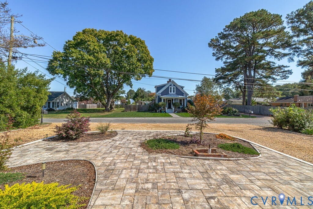 32 2nd Avenue, Kilmarnock, VA 22482 32 2nd Avenue, Kilmarnock, VA 22482