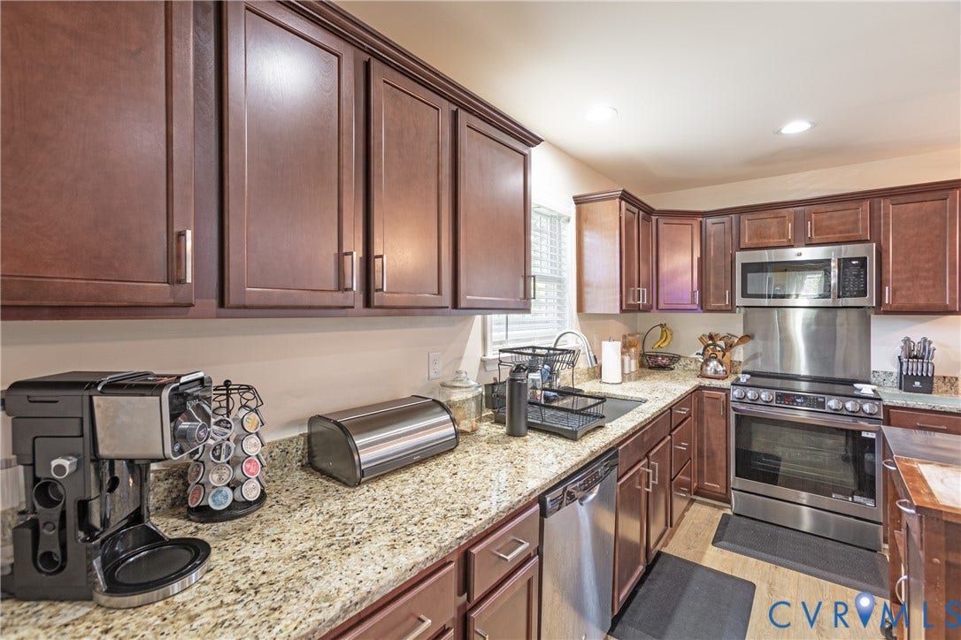 5906 Autumnleaf Drive, Chesterfield, VA 23234 Beautiful Cherry Cabinets, Granite Countertops
