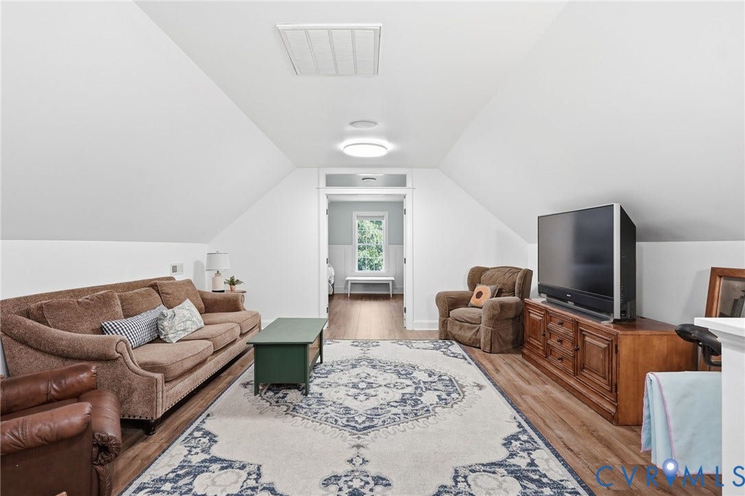 4502 Jennway Turn, Summer Lake, Moseley, VA 23120 Vaulted ceilings featuring wood-finish flooring and a central doorway with a transom window