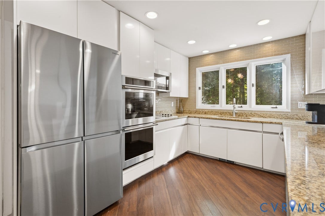 4204 Hickory Nut Place, Winterberry Ridge, Midlothian, VA 23112 Custom cabinetry and granite counterops.