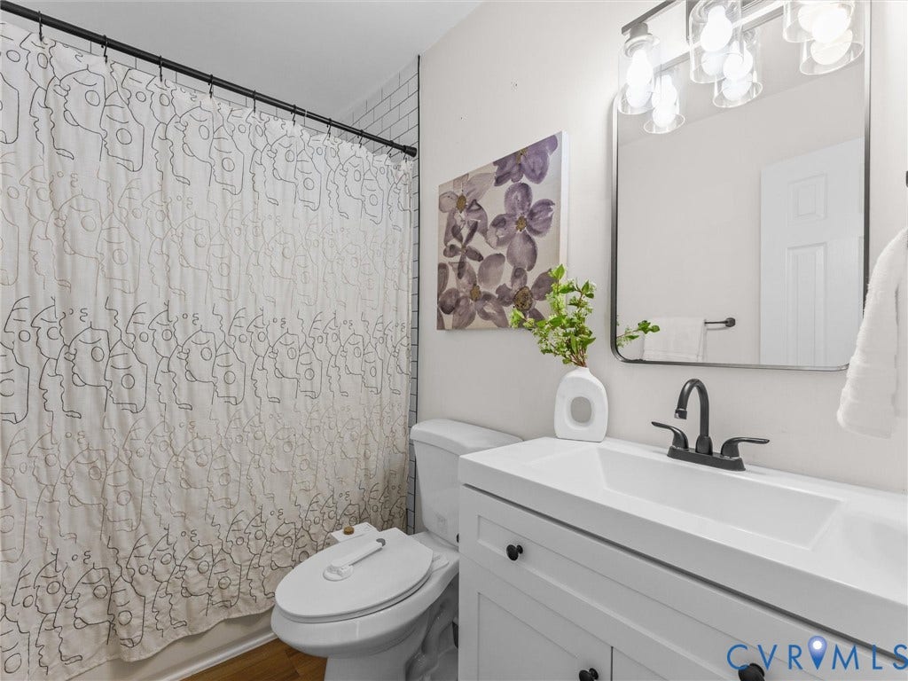 Full bathroom second floor