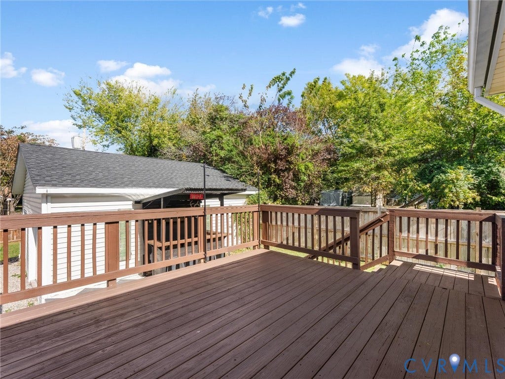 Middle deck