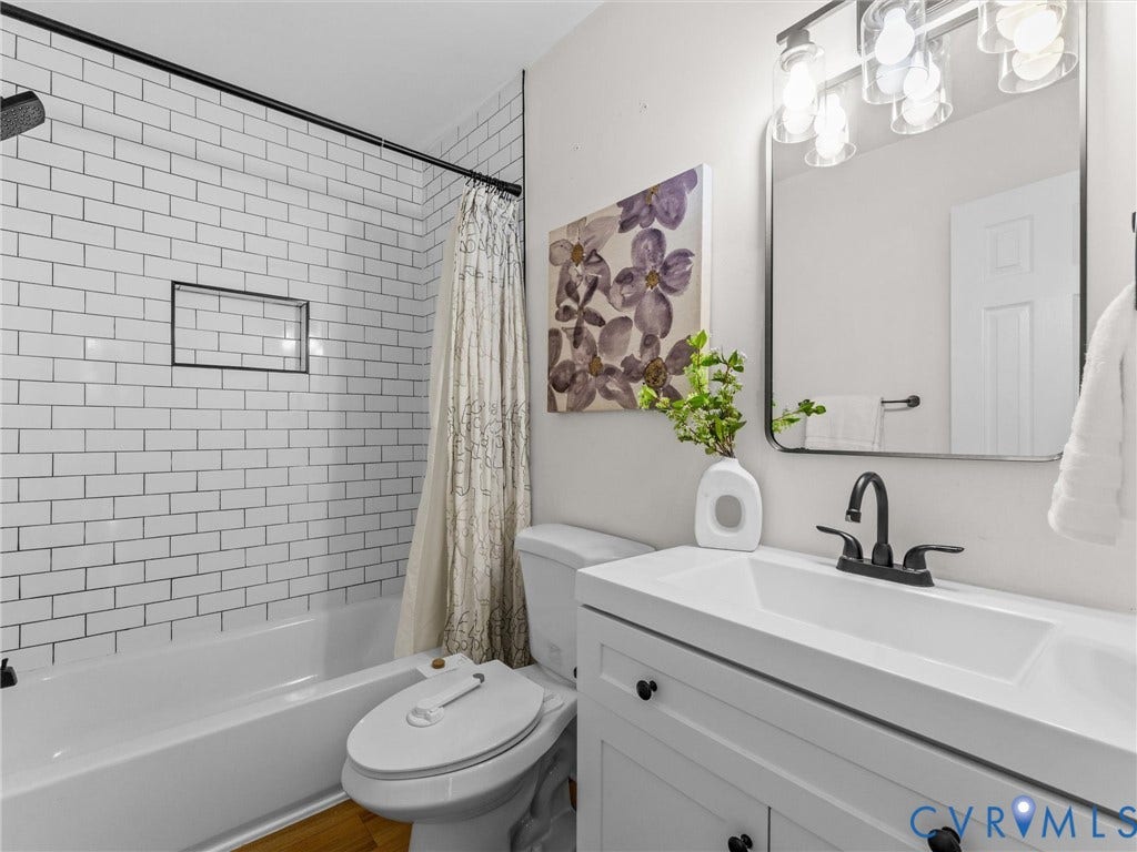 Full bathroom second floor