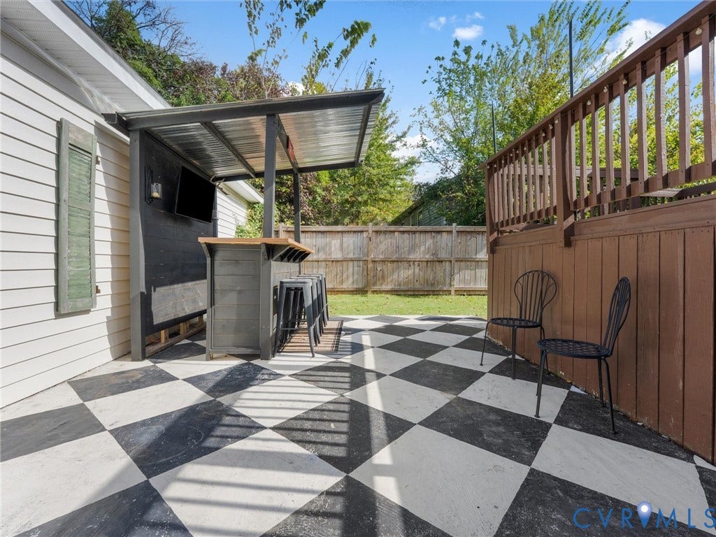 Bar area and back patio off middle deck