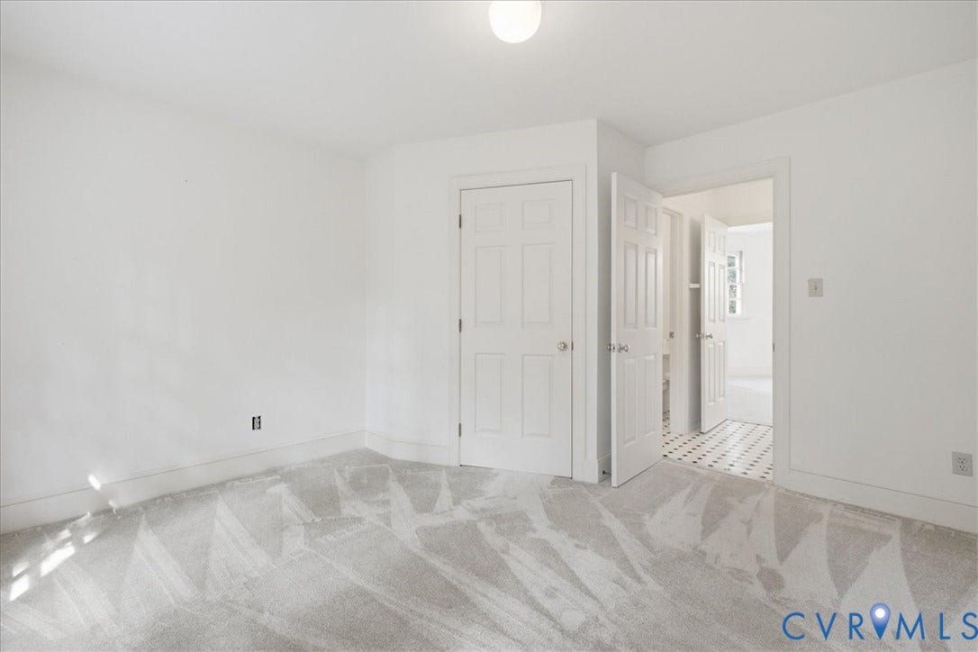 173 Waterfront Drive, Colonial Heights, VA 23834 Upstairs are two bedrooms connected by a Jack & Jill bathroom with tub and shower.