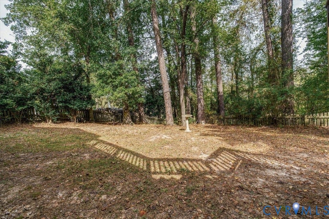 173 Waterfront Drive, Colonial Heights, VA 23834 The large back yard has wood fencing.