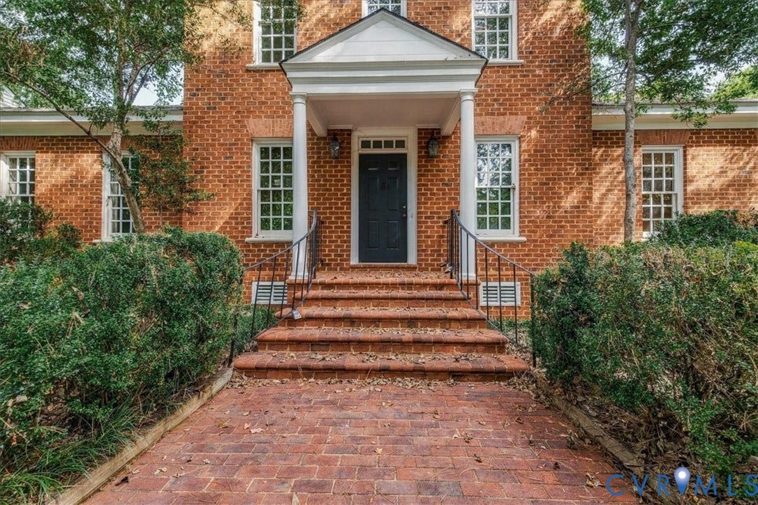 173 Waterfront Drive, Colonial Heights, VA 23834 Lovely wide brick walkway to the Front Door. The traditional Williamsburg Colonia style begins here.