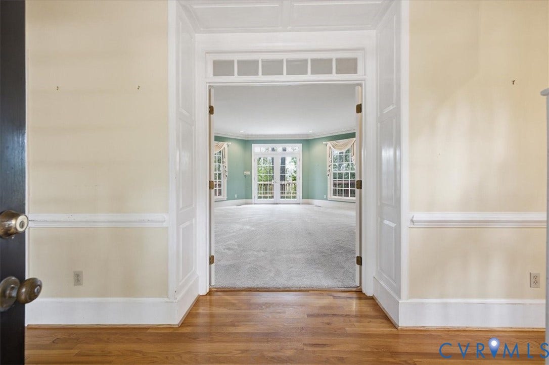 173 Waterfront Drive, Colonial Heights, VA 23834 The wide Entry opens to the Octagonal Shaped Great Room. The wide baseboards and beautiful woodwork greet you upon entry.