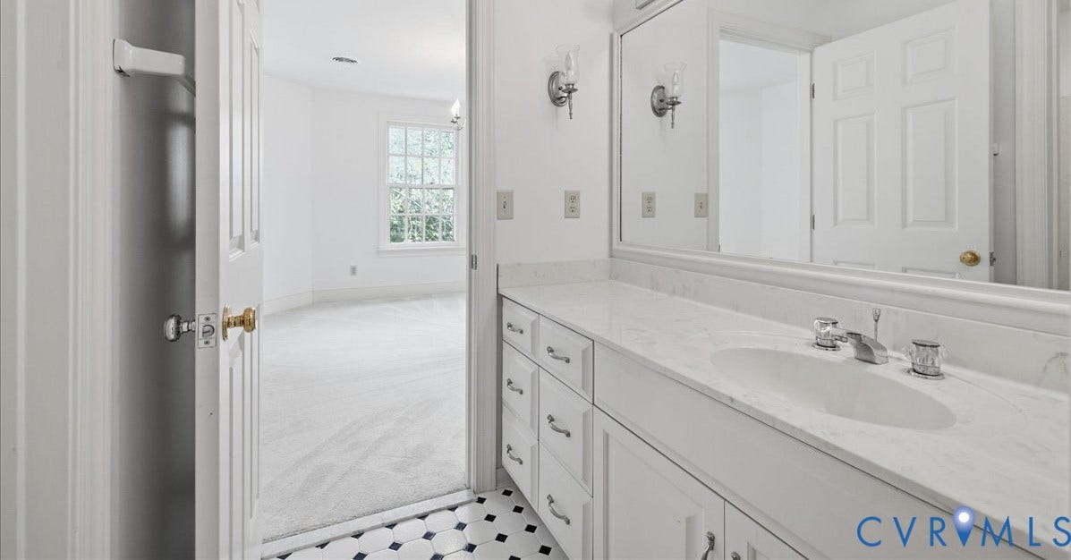 173 Waterfront Drive, Colonial Heights, VA 23834 Jack and Jill Bathroom between the two upstairs bedrooms.