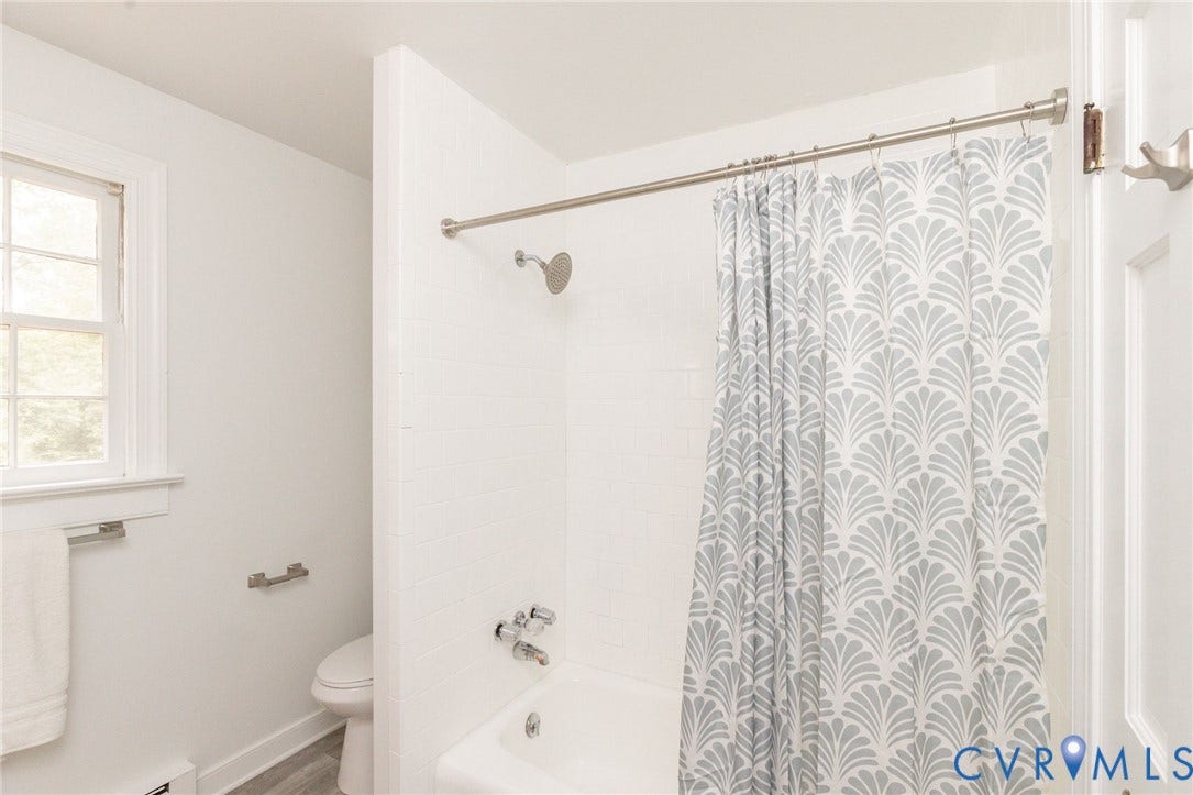 9209 Lydell Drive, Henrico, VA 23228 3rd floor- Hall Bath
