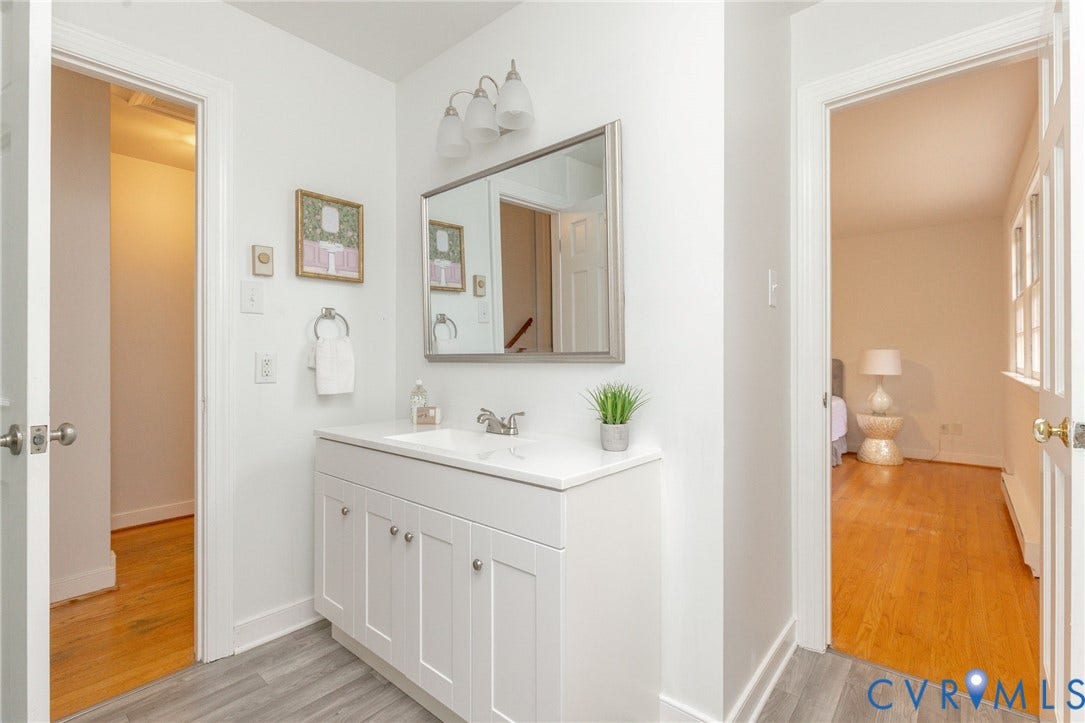 9209 Lydell Drive, Henrico, VA 23228 3rd floor- Hall Bath