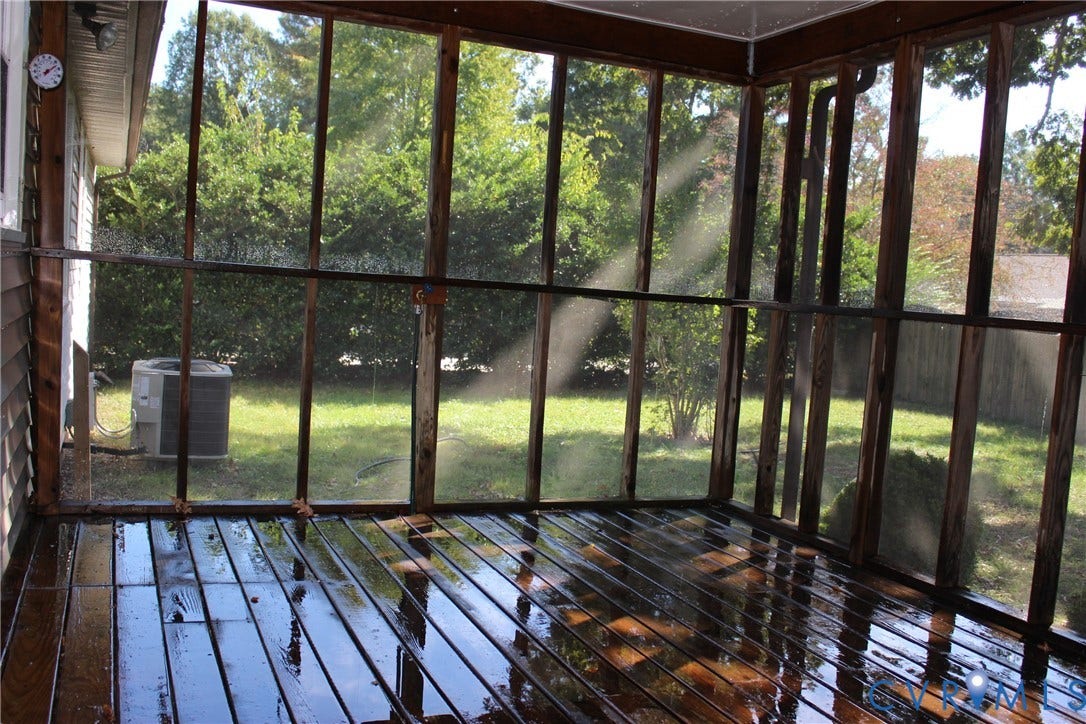 905 Williamsburg Road, Colonial Heights, VA 23834 Screened-in porch featuring wood-plank flooring, timber framing, and wall-to-wall screening