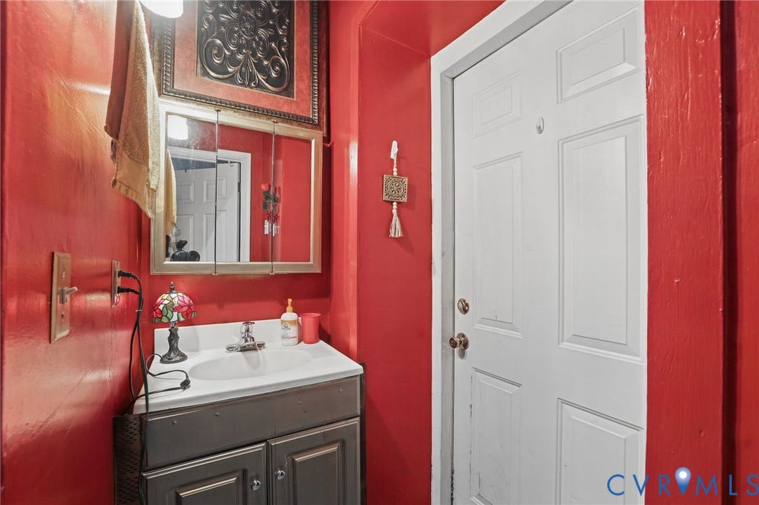 7 N 21st Street, Tobacco Row, Richmond, VA 23223 Full bath that is ensuite to the downstair unit's bedroom. Door leads to the back patio.