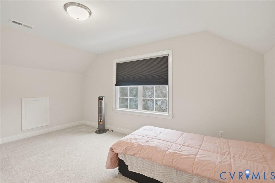 Glen Allen, VA 23059 Neutral-toned room with vaulted ceilings, wall-to-wall carpeting, and a multi-pane window featuring a window shade