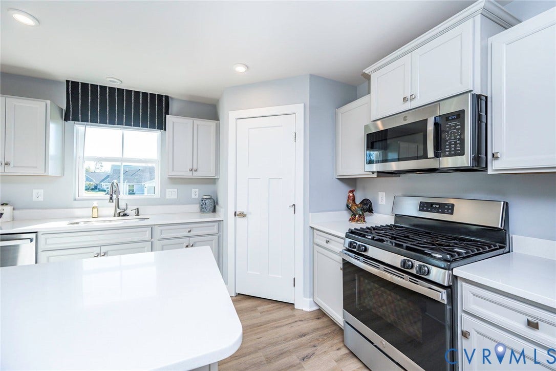 7577 Southamptonshire Way, Autum Pines, New Kent, VA 23124 Kitchen featuring Walk In Pantry & Gas Stove with Microwave above