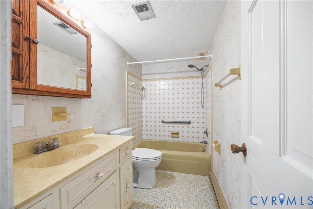 108 Jankin Lane, Sandston, VA 23150 First floor full bath adjacent to Primary bedroom