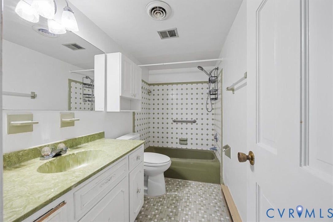 108 Jankin Lane, Sandston, VA 23150 Second floor full bath