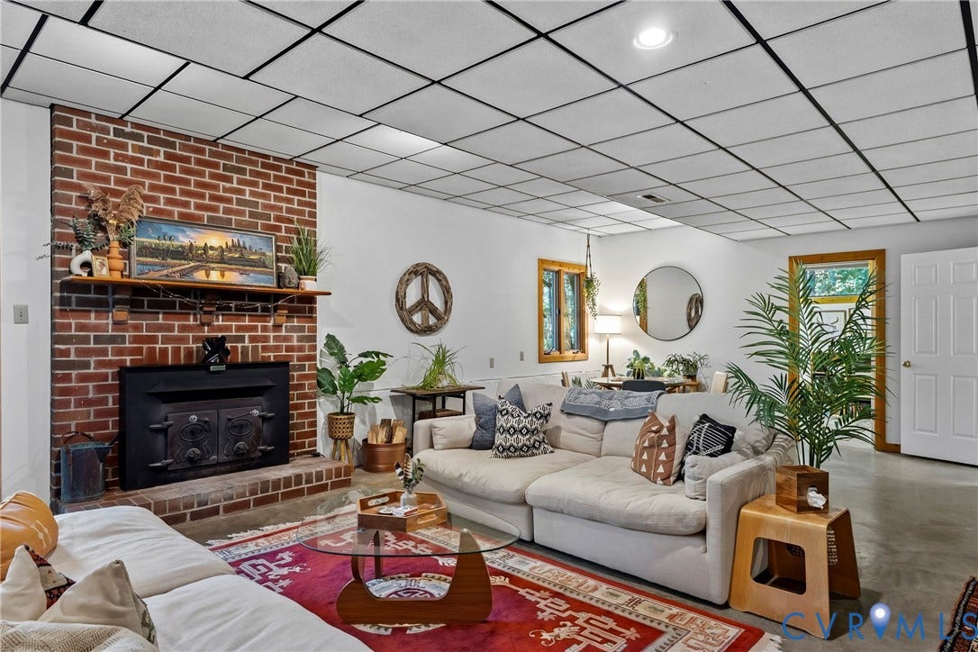 11401 Pinhook Road, Rockville, VA 23146 Huge lower-level bonus living suite!