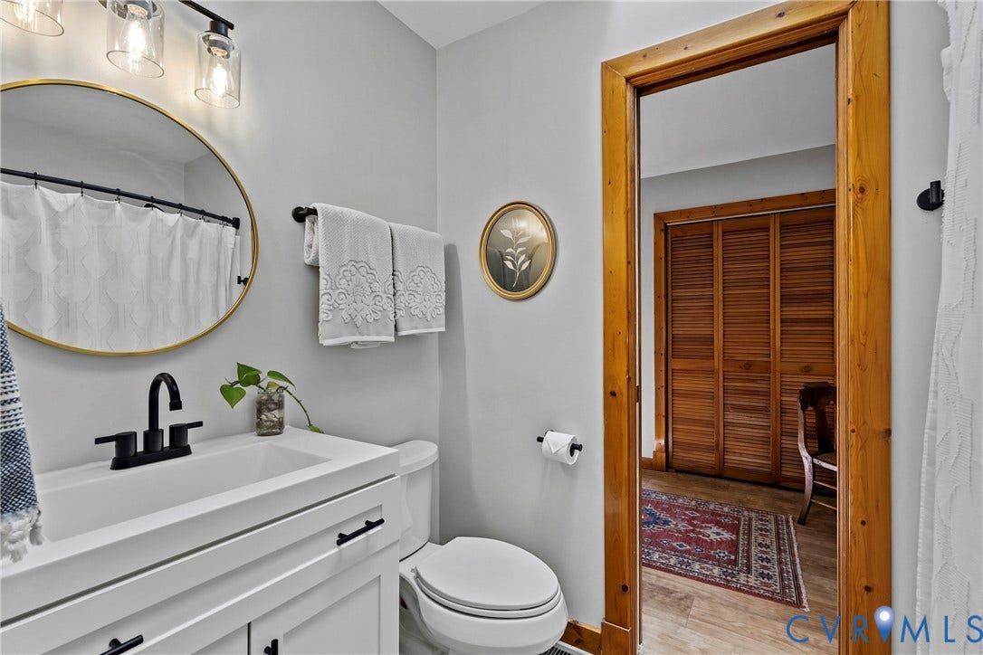 11401 Pinhook Road, Rockville, VA 23146 Jack-and-Jill Full Bath, Tub/Shower, Main level