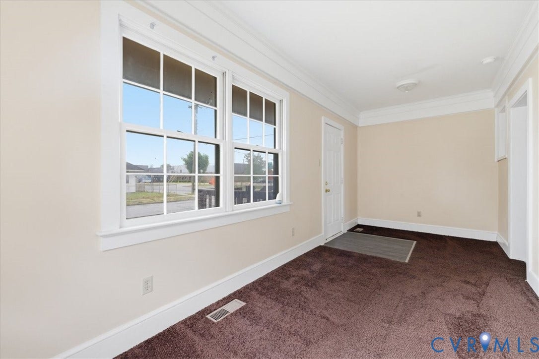 100 N 3rd Avenue, Hopewell, VA 23860 Multi-pane windows, crown molding, and wall-to-wall carpeting