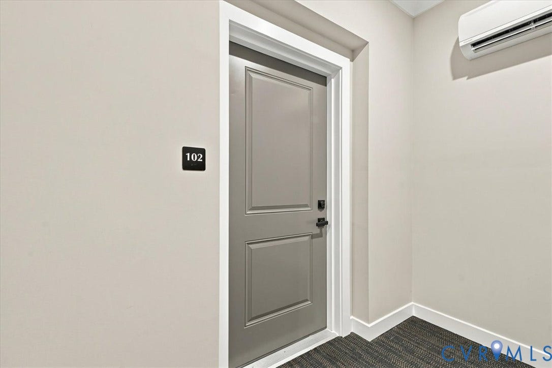 6725 Citory Way, #102, Moseley, VA 23120 Interior Hallway Entrance