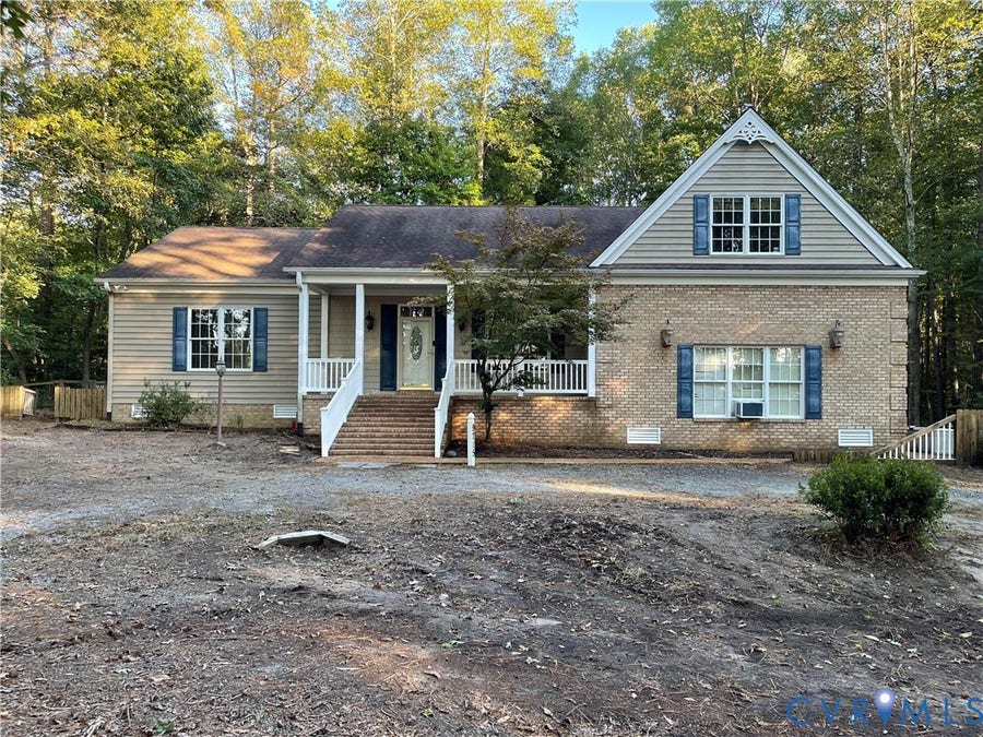 Property photo for 9715 Woods Cross Road, Gloucester, VA