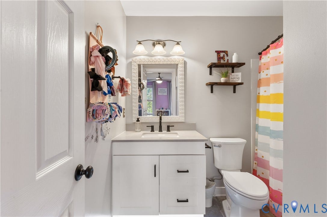 11829 Old School Road, Twin Hickory, Glen Allen, VA 23059 Bedroom en-suite bath.