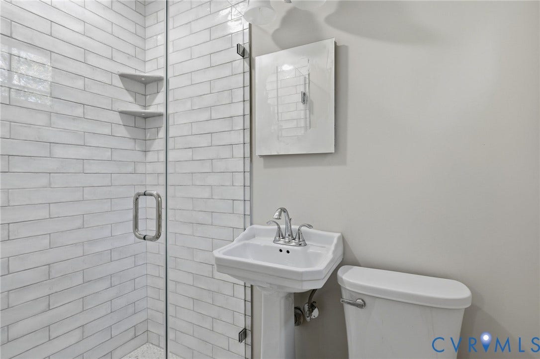 3925 Hickory Road, Southampton, Richmond, VA 23235 En-suite full bathroom