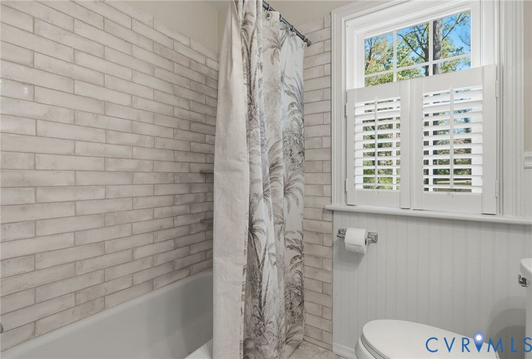 3925 Hickory Road, Southampton, Richmond, VA 23235 Tiled shower in hall bath